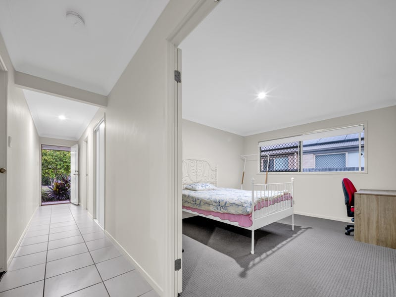 27 Woodgate Street, Oxley