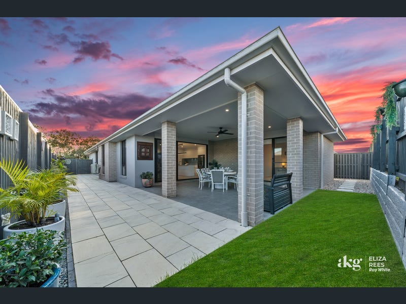 90 Waratah Circuit, Greenbank