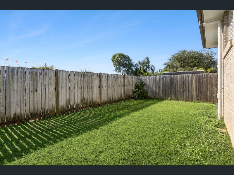 2/22 Adam Street, Beachmere