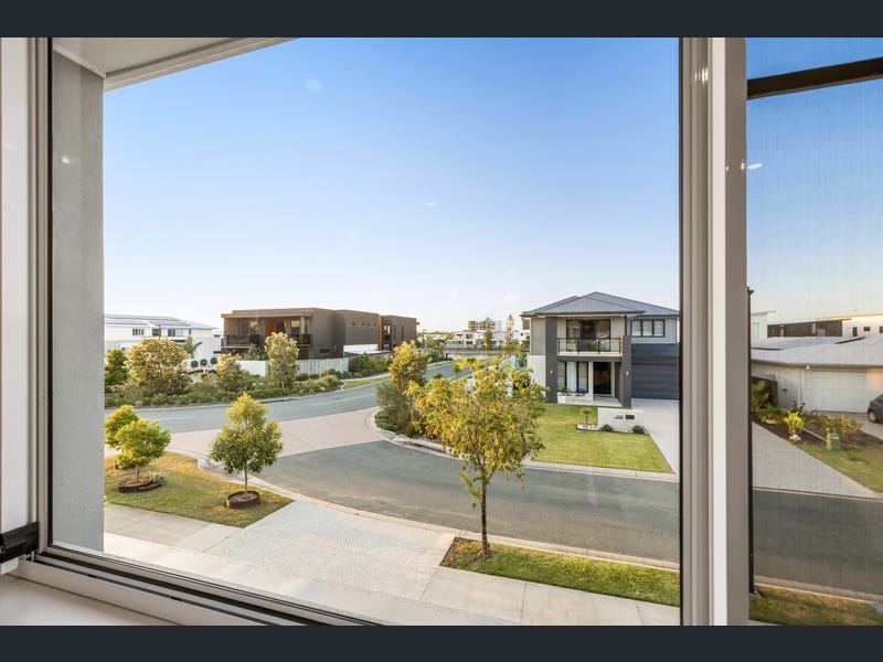 4 Condamine Court, Pelican Waters