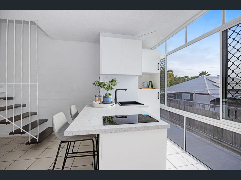 8/39 Cook Street, North Ward
