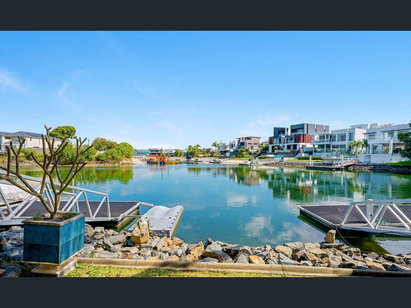 7 Savoy Drive, Broadbeach Waters