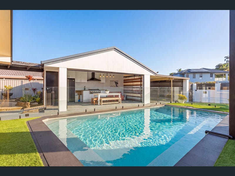 4 Pipit Parade, Burleigh Waters