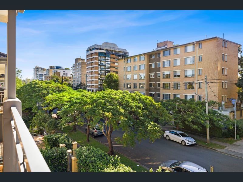 82/139 Macquarie Street, St Lucia