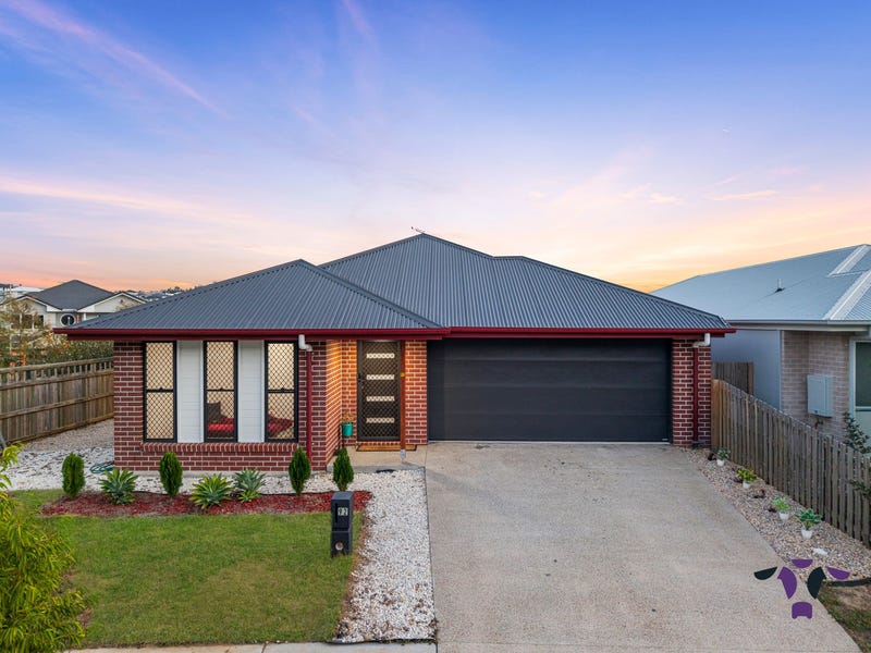 92 Capilano Way, Spring Mountain