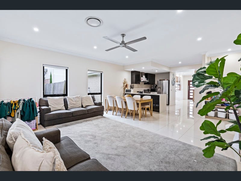 27 Flinders Circuit, Fitzgibbon