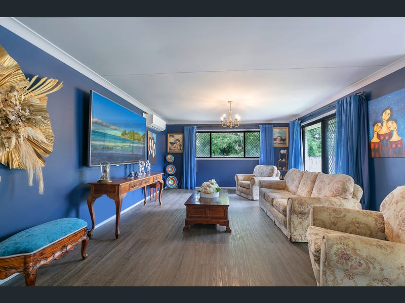 18 Fir Place, Warner