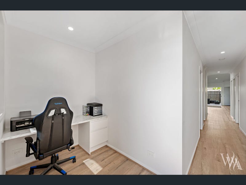 18 College Drive, Palmview