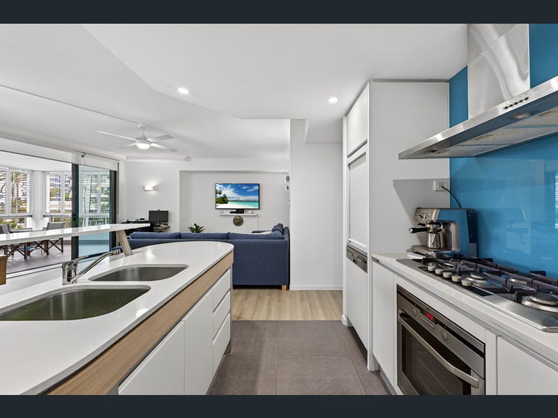 8A/28 Bayview Street, Runaway Bay