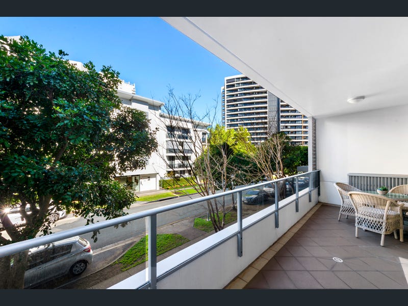 421/6 Aqua Street, Southport