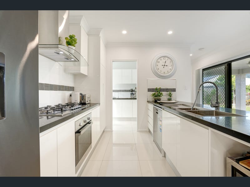 11 Girringun Parade, Mount Peter
