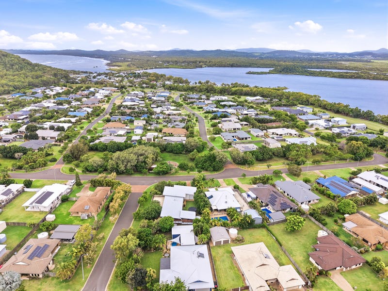 24 Blue Water Boulevard, Mulambin