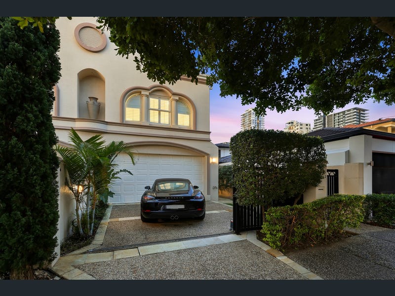 2/41 Cronin Avenue, Main Beach