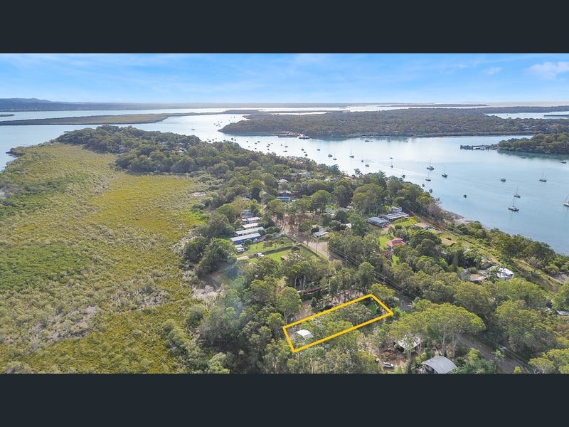 32 Treasure Island Avenue, Karragarra Island