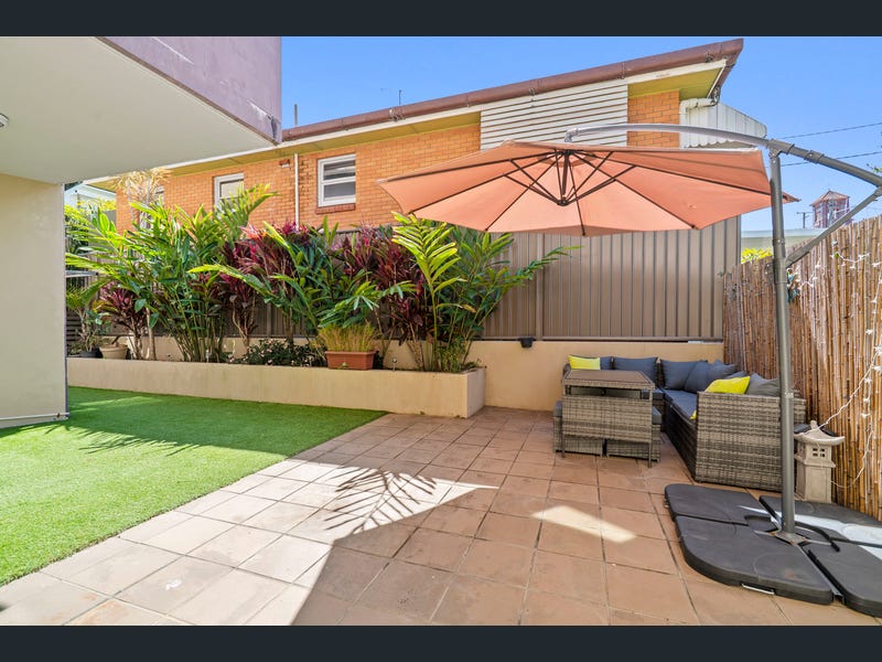 1/77 McLean Street, Coolangatta