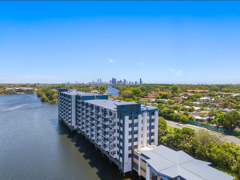 240/25 Lake Orr Drive, Robina