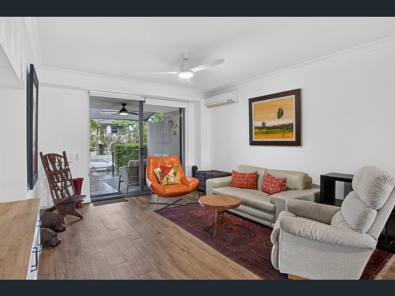 2/12-18 Bayview Street, Runaway Bay