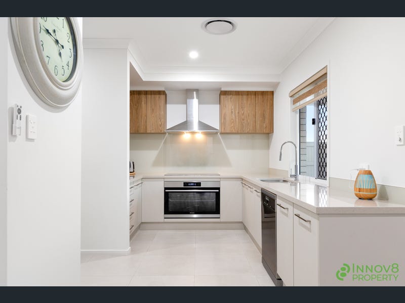 8 Bastion Way, Warner