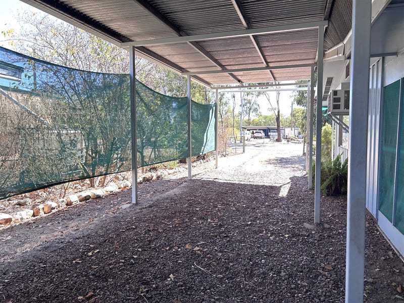 31 Willoughby Street, Willows