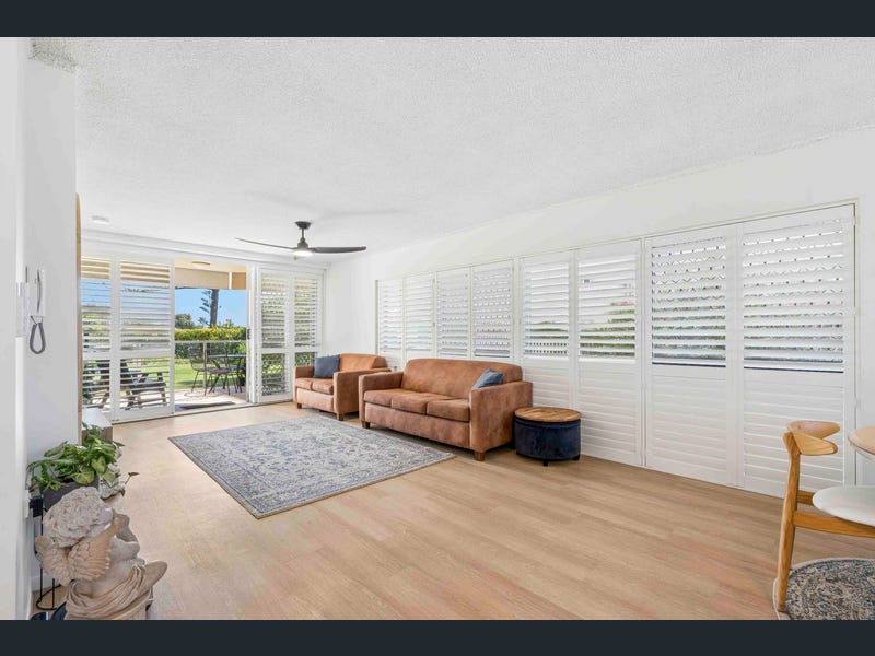 2/130 Marine Parade, Coolangatta
