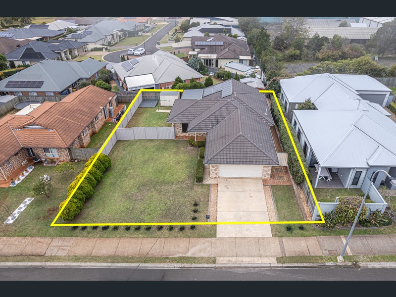 300 Ramsay Street, Middle Ridge