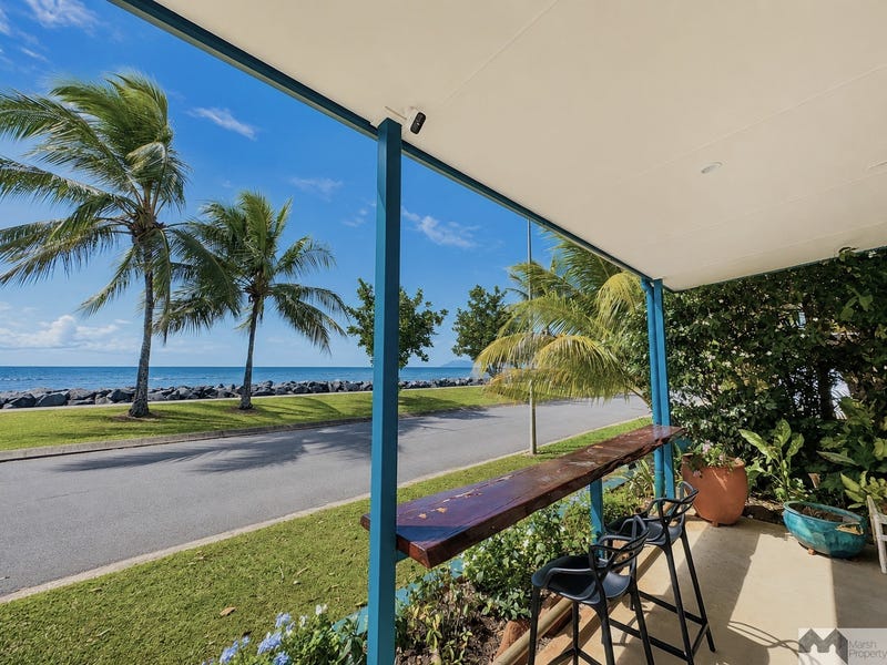 211 O'Shea Esplanade, Machans Beach