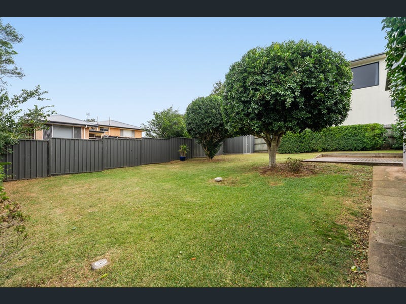 8 Barrymount Crescent, Mount Lofty