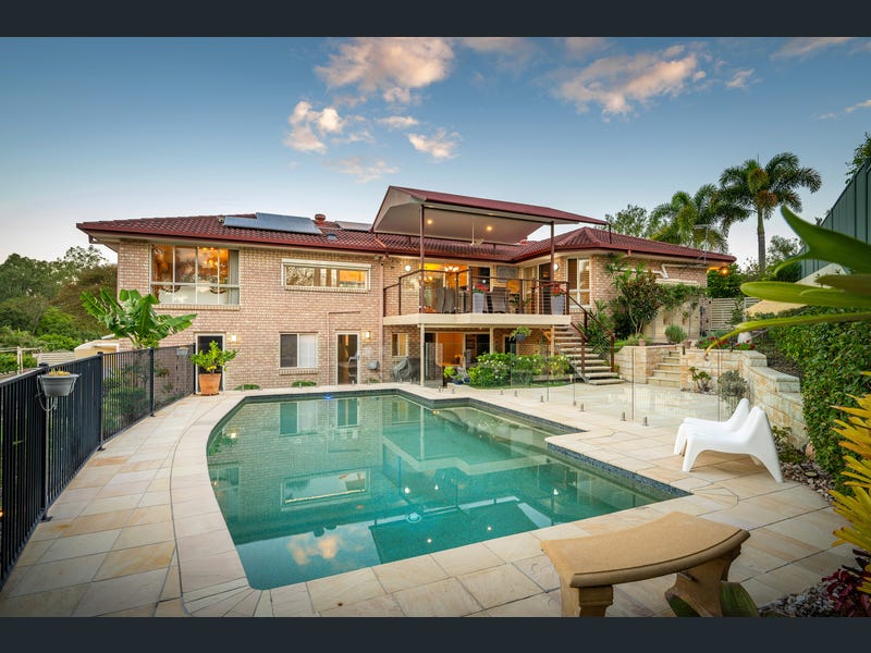 2 Roberts Court, Brookfield