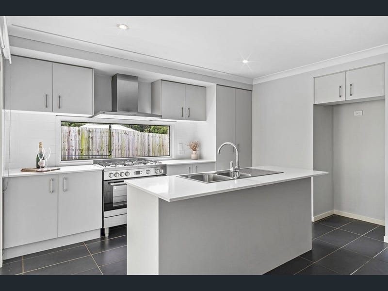 8 Bass Court, Oxenford