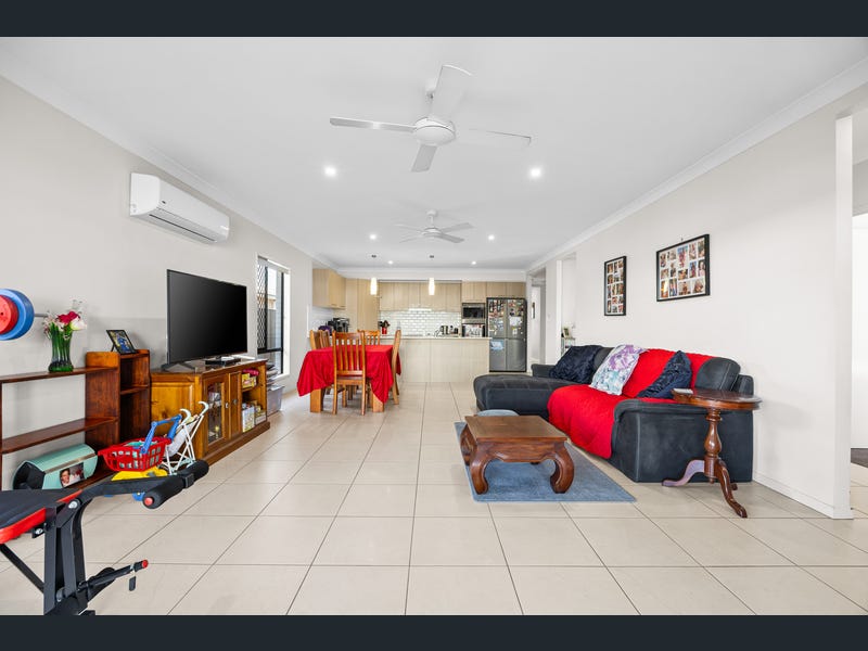 114 Mcarthur Parade, Baringa