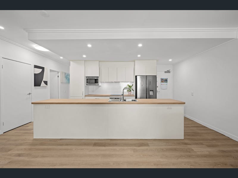 8/6-8 Miami Key, Broadbeach Waters