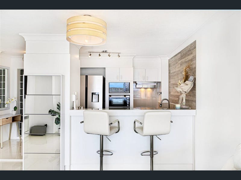 70 Remembrance, Surfers Paradise