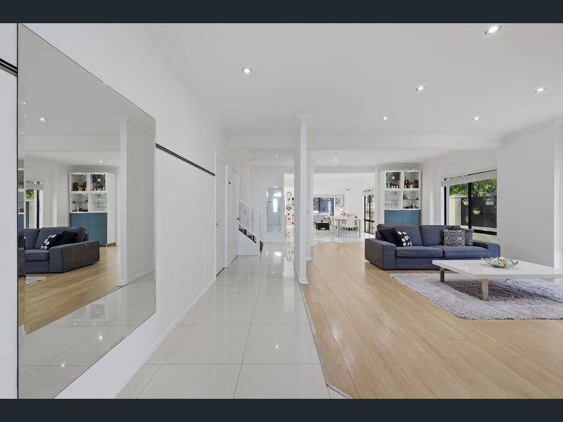 23 Winton Terrace, Varsity Lakes