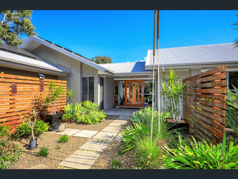 7 Raewood Close, Coral Cove