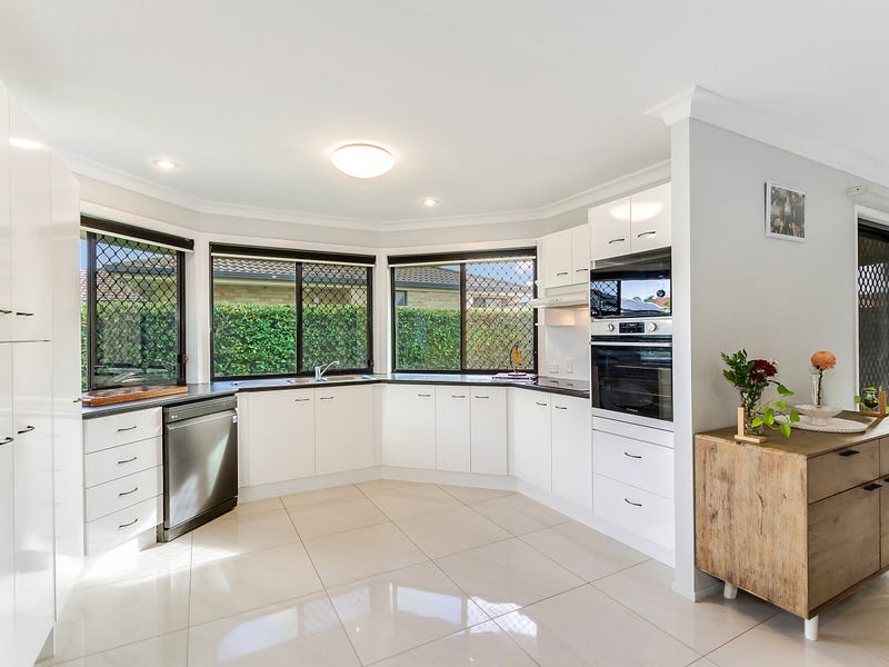 8 Groves Crescent, Boondall
