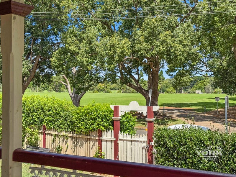 37a Godsall Street, East Toowoomba
