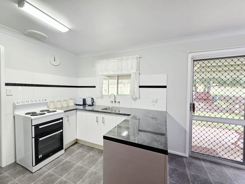 32 Railway Terrace, Crows Nest