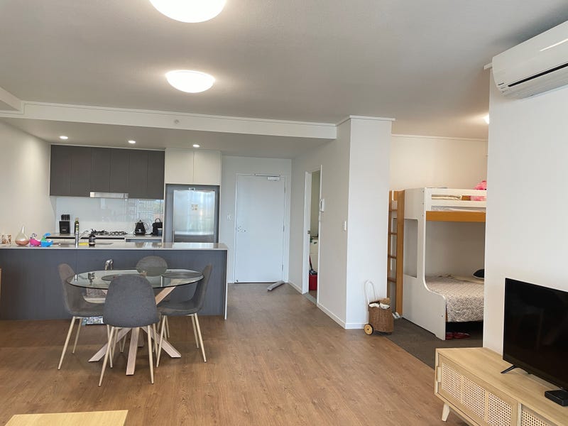 1211/42 Laver Drive, Robina
