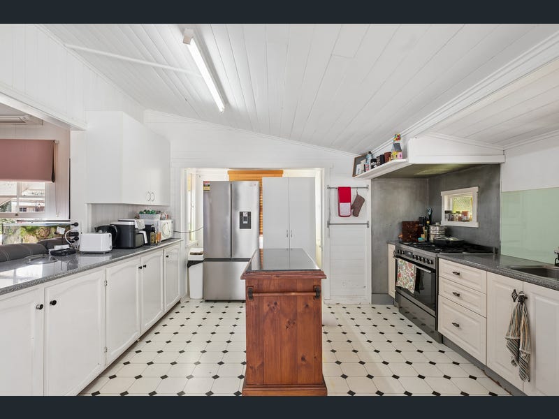 8 Kenilworth Street, North Toowoomba