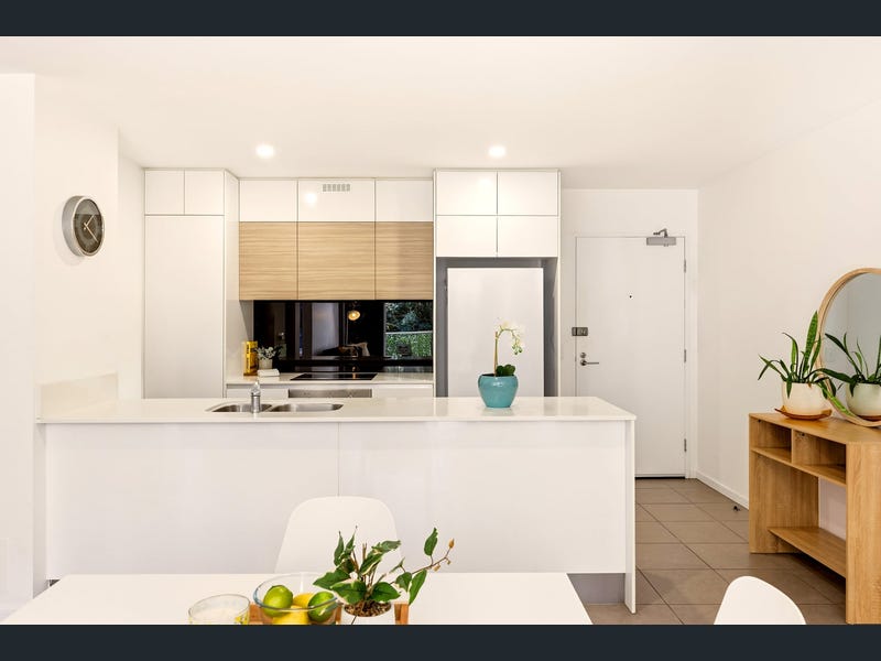 2205/1-7 Waterford Court, Bundall