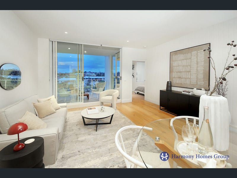 702/8 Bank Street, West End