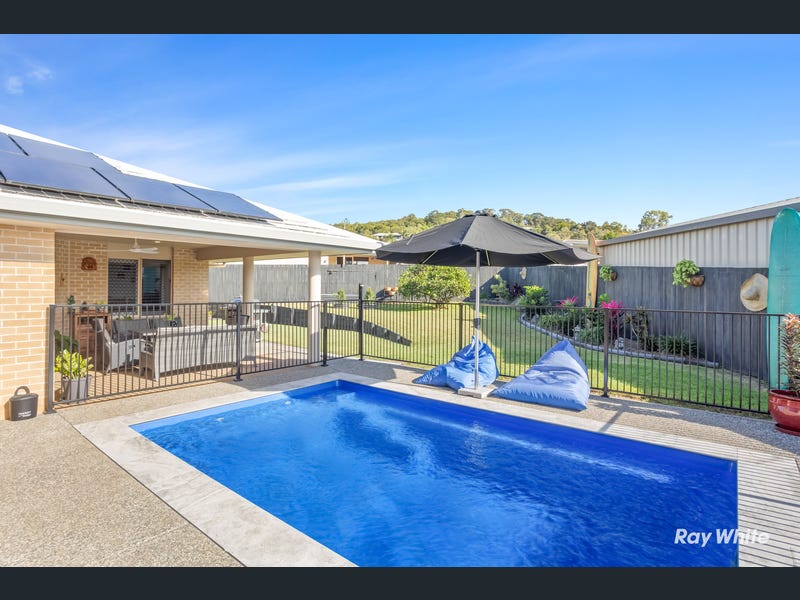 8 Downs Field Place, Taroomball
