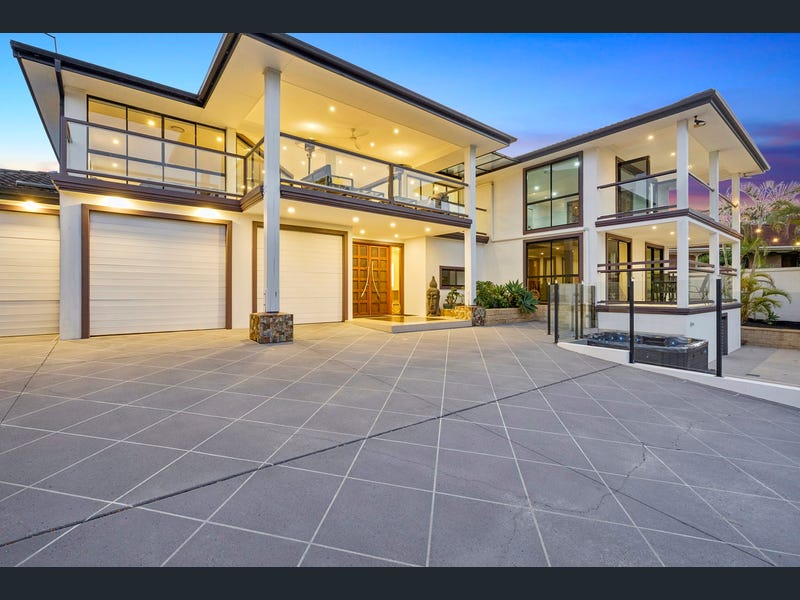6 Bligh Court, Benowa