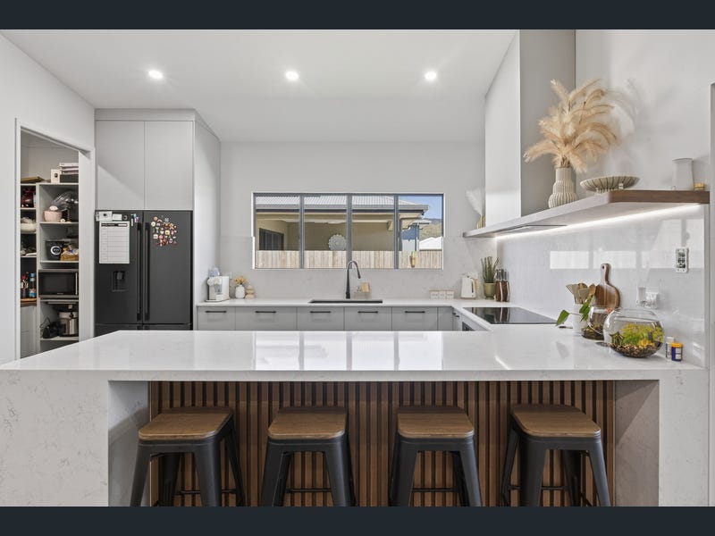 10 Ophelia Avenue, Atherton