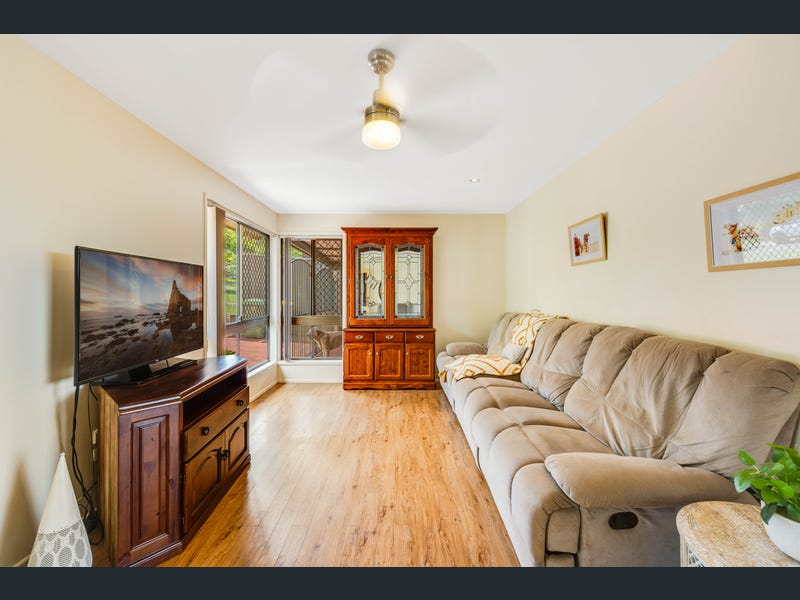 33 Champagne Crescent, Wilsonton Heights