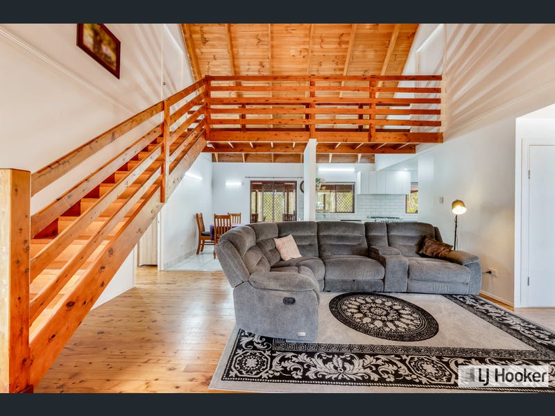 132 Woods Road, Sharon