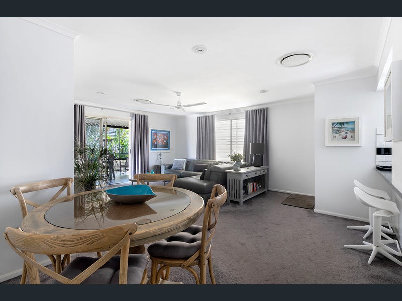 8/70 Hansford Road, Coombabah