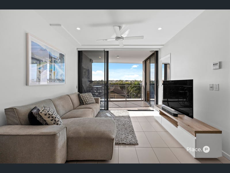 1049/123 Cavendish Road, Coorparoo