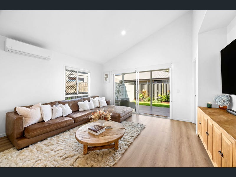 24 Bonaire Court, Parrearra