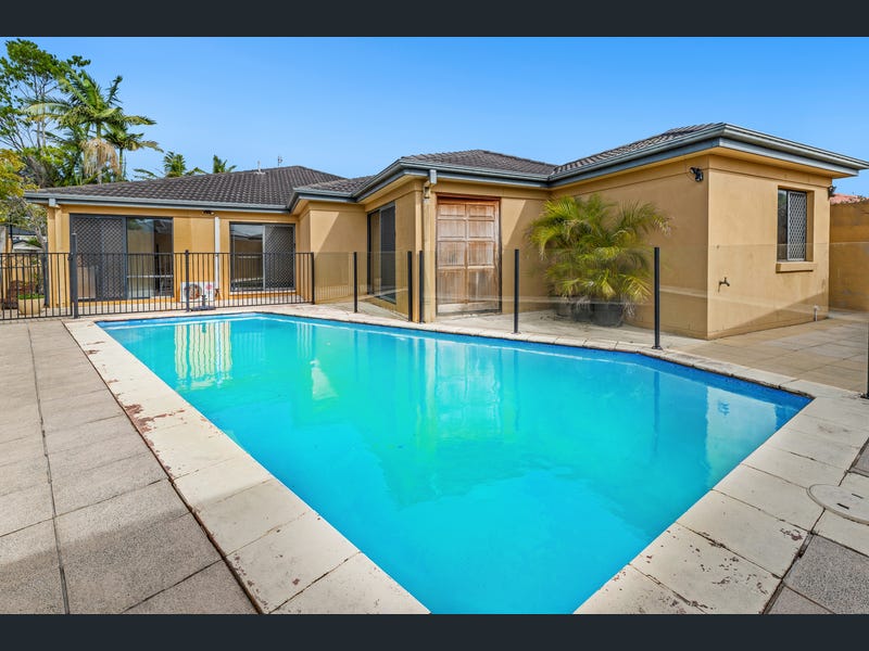 27 Martingale Circuit, Clear Island Waters